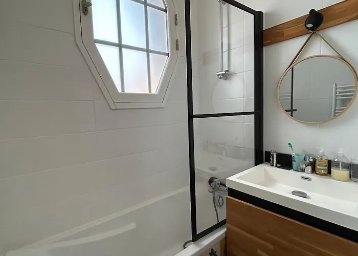 Semesterbostad Caen, Tres Jolie Maison A Deux Pas Du Memorial Caen